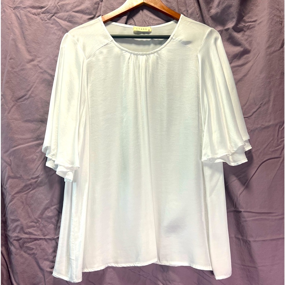 STARK silky white top Size Medium *NWOT*